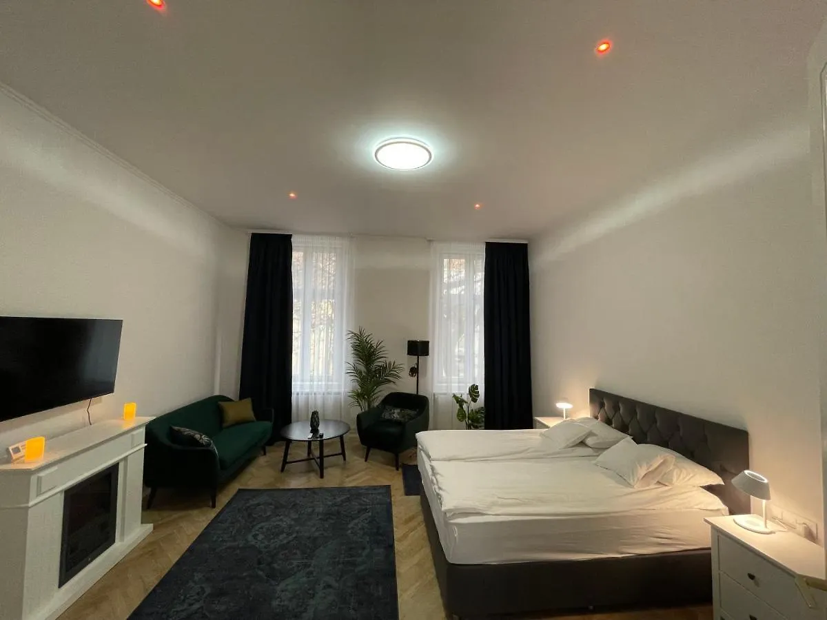 Fullmoon Luxury Apartment Segedyn