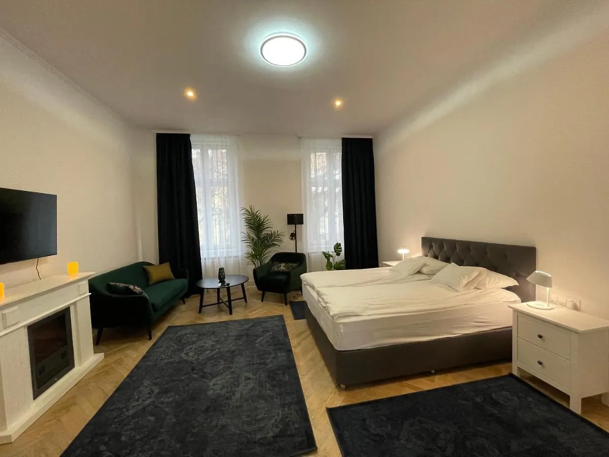 Fullmoon Luxury Apartment Segedyn 0*,  Węgry
